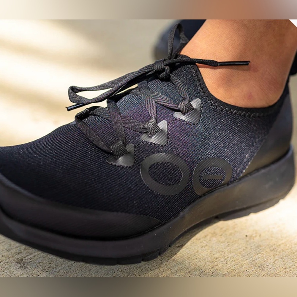 Oofos Black Size 8